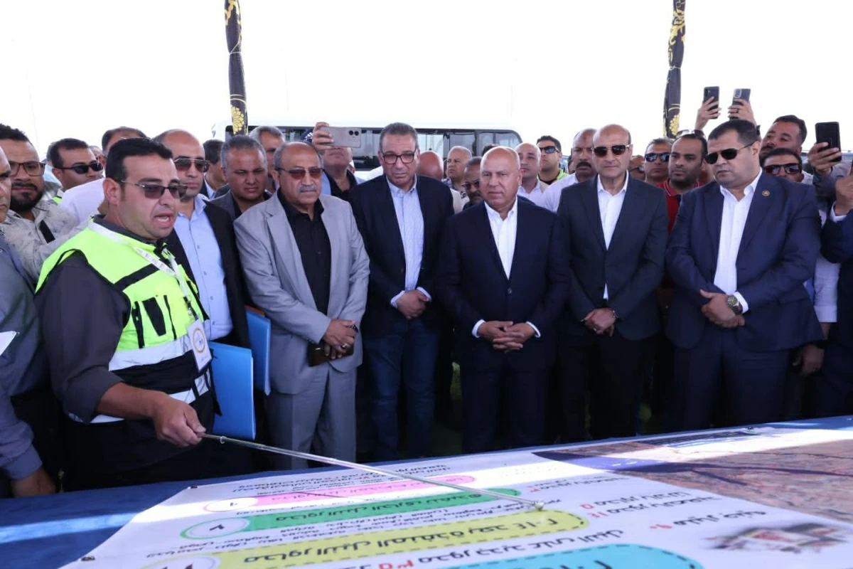 "امشي من قدامي"..وزير النقل يوبخ مهندسًا في مشروع ديروط خلال التشغيل التجريبي
