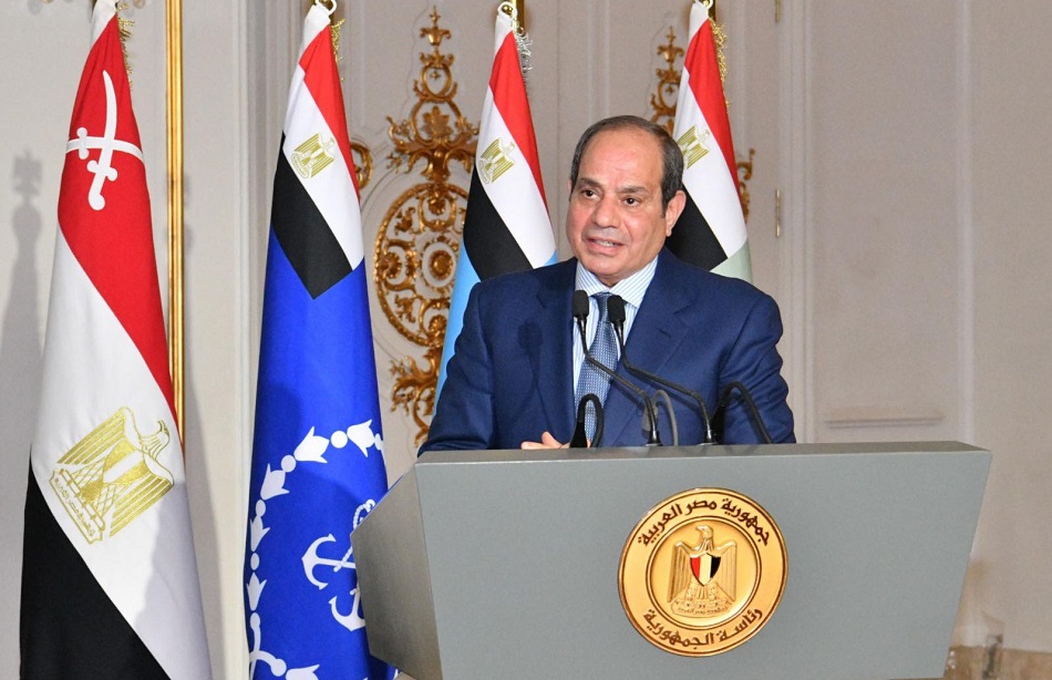 السيسي يعود إلى القاهرة عقب مشاركته في قمة أفريقيا – فرنسا