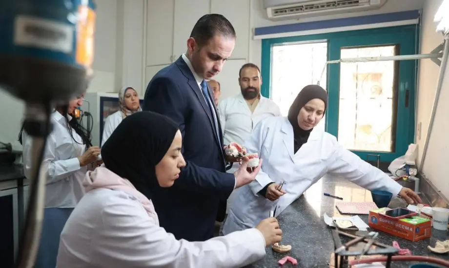 نائب وزير الصحة يفاجئ منشآت طبية بالإسكندرية ويُحيل متغيبين للتحقيق