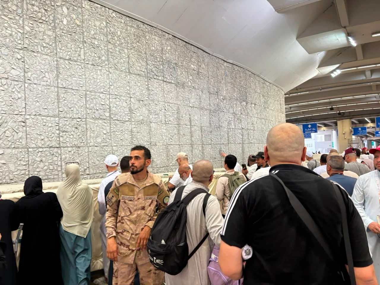 حجاج الجمعيات الأهلية يواصلون أداء المناسك ويرمون جمرة العقبة الكبرى (صور)