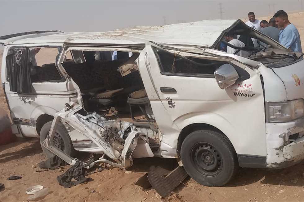 إصابة 4 أشخاص في انقلاب سيارة بمدينة إدفو