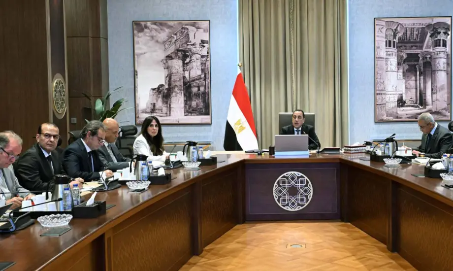 رئيس الوزراء يتابع جهود تنفيذ الخطة الاستراتيجية لتحلية مياه البحر