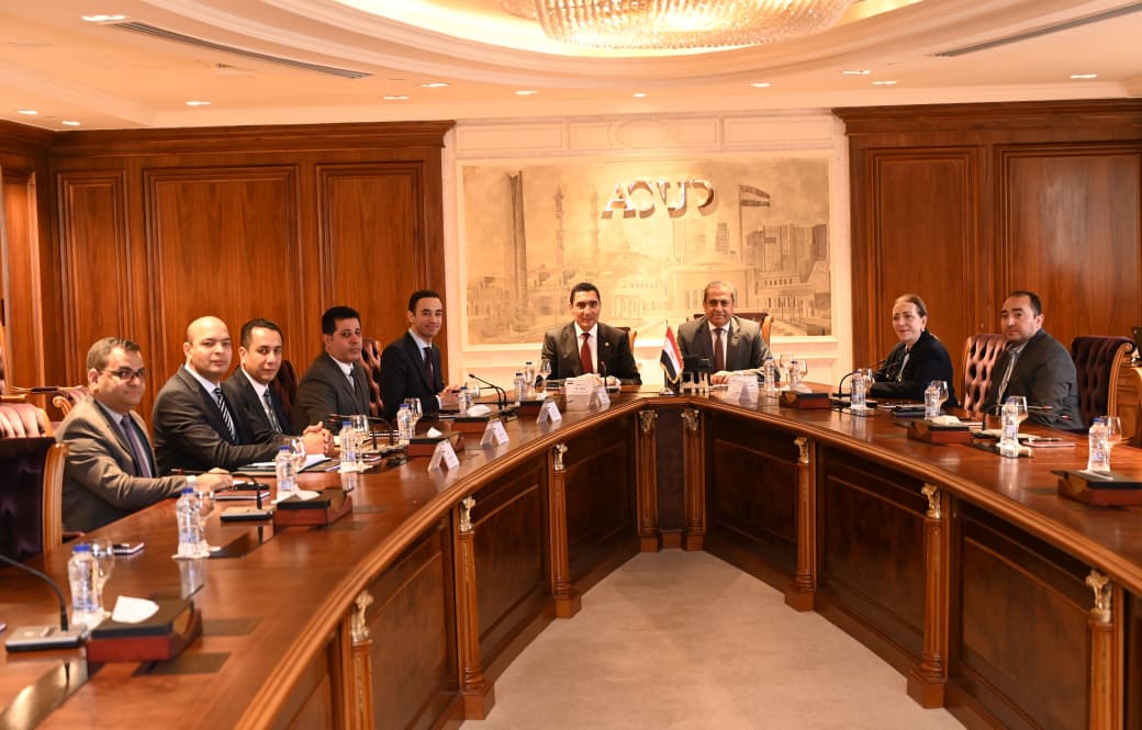 وزير الشباب يلتقي رئيس شركة العاصمة الجديدة لمتابعة التعاون المشترك ودعم الألعاب الفردية