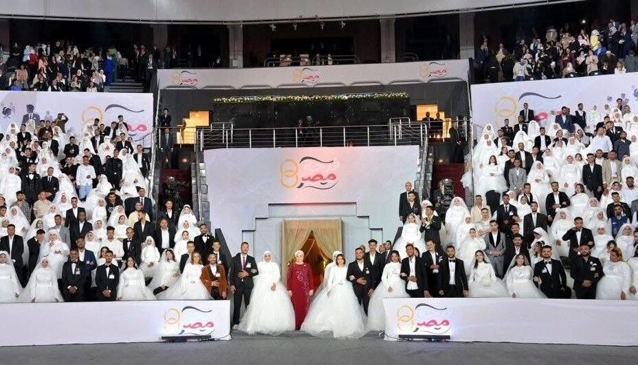 إيه اليوم الحلو ده..أحمد سعد يشعل احتفالية فرحة مصر في حضوره انتصار السيسي