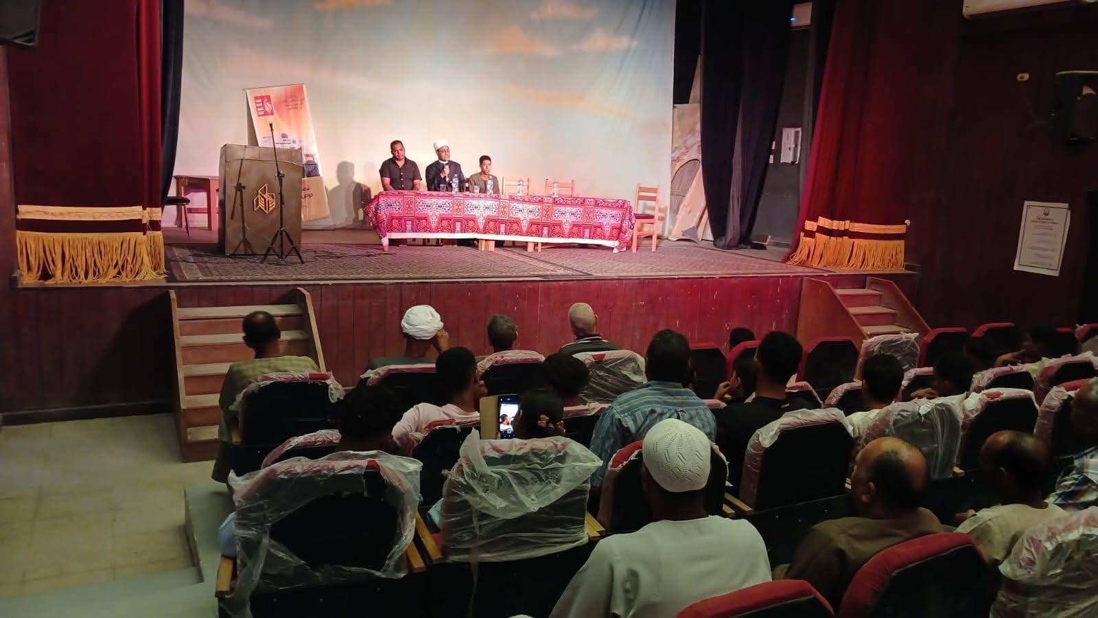 ثقافة حوض الرمال بالأقصر يحتفي بعيد العمال
