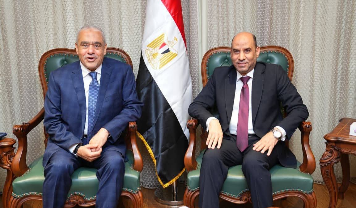 وزير العمل يلتقي الرئيس التنفيذي لمجموعة العربي.. تفاصيل