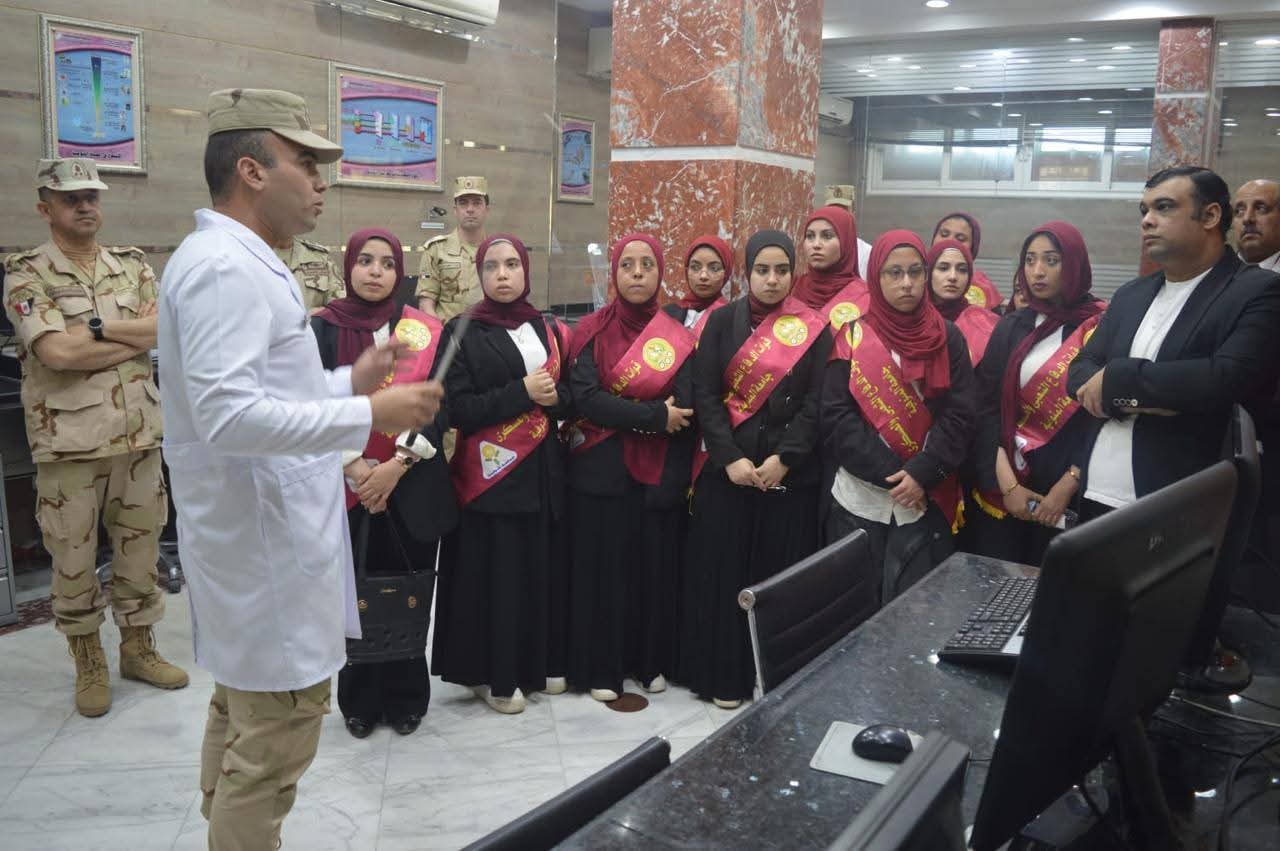 وفد طلابي من علوم المنوفية يزور المعامل الرئيسية لإدارة الحرب الكيميائية بالقوات المسلحة