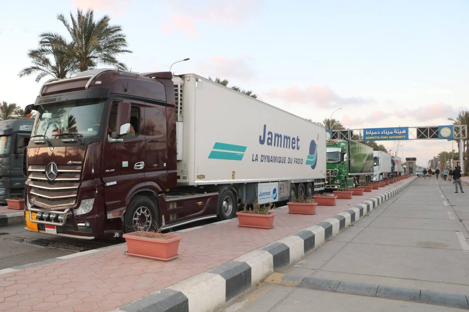 نشاط ملحوظ في حركة الترانزيت عبر خط “الرورو” بميناء دمياط يعزز تدفق البضائع إلى أسواق الخليج