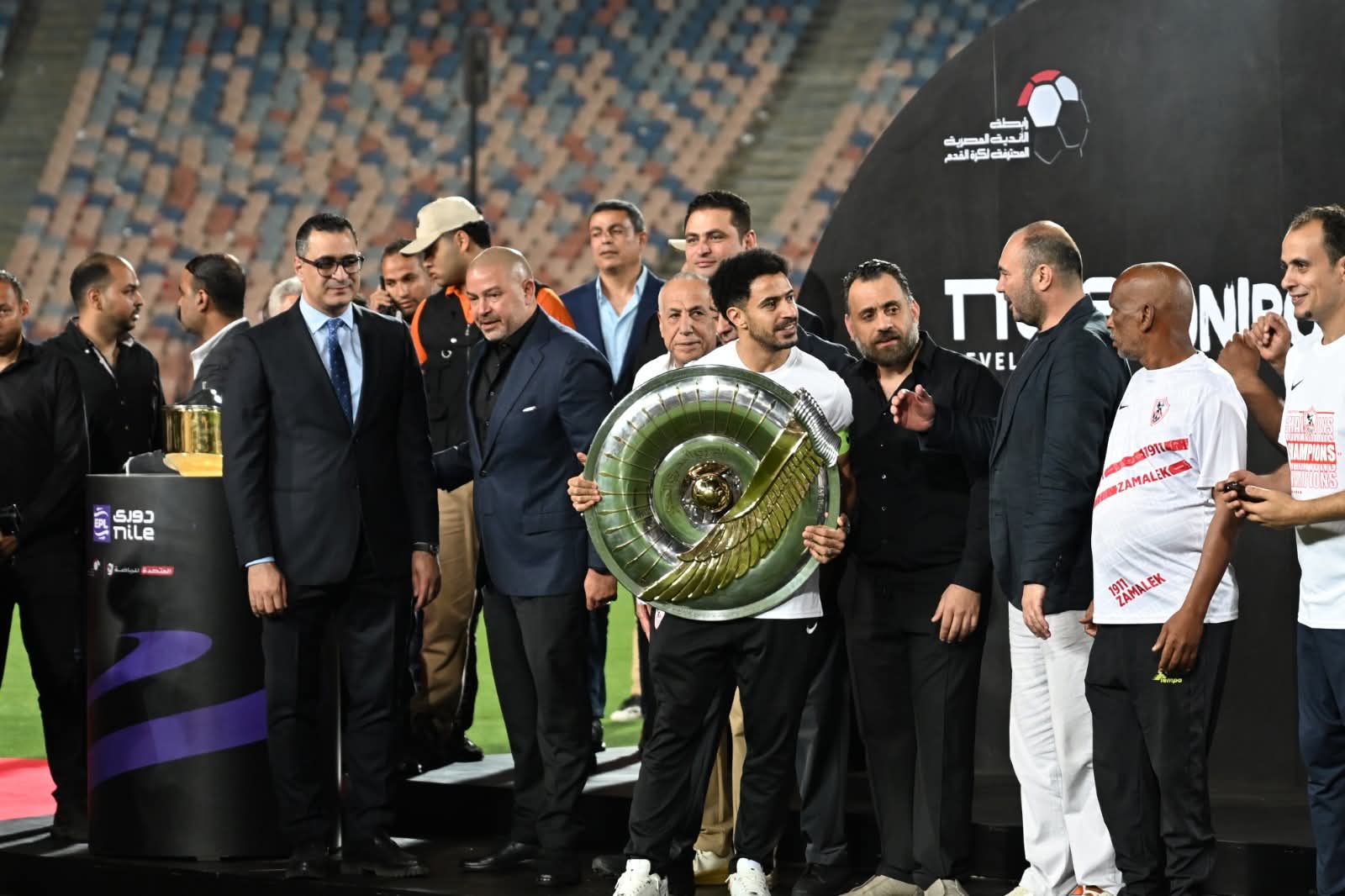 من الانكسار إلى عرش الكرة.. نادي الزمالك بطل الحدوته