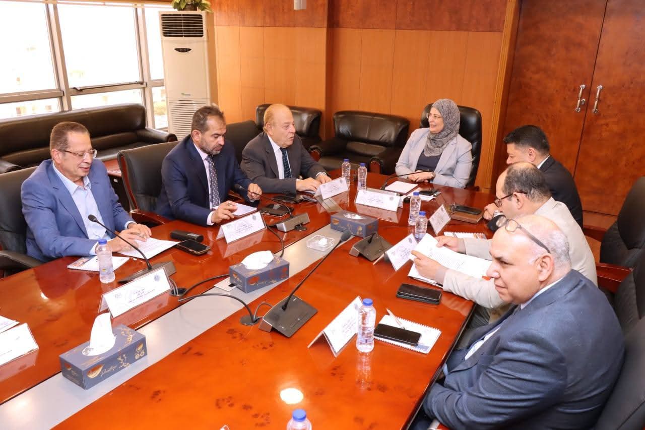 هيئة التنمية الصناعية تبحث سبل تعزيز الاستثمار الصناعي مع جمعية مستثمري العاشر من رمضان