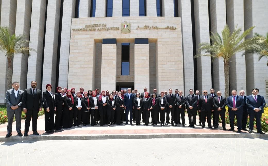 وزير السياحة يشهد إطلاق النسخة الأولى من البرنامج المتقدم في القيادة التنفيذية (AELP)