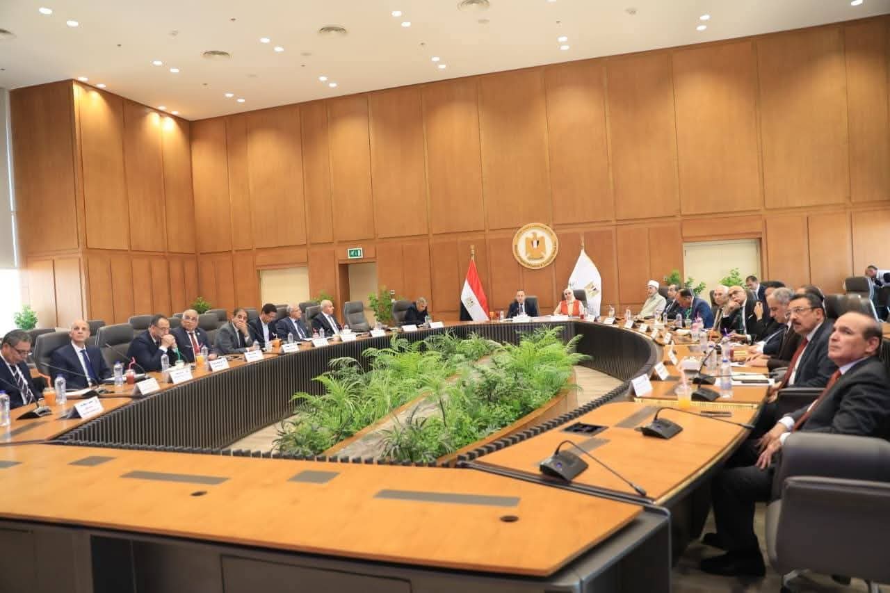رئيس جامعة بنها يشارك في اجتماع المجلس الأعلى للجامعات