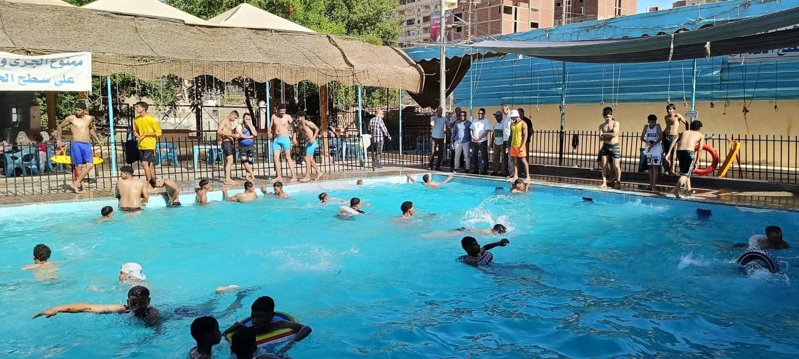 محافظ أسيوط يوجه بتكثيف المتابعة والرقابة على حمامات السباحة والمنشآت الرياضية خلال العيد