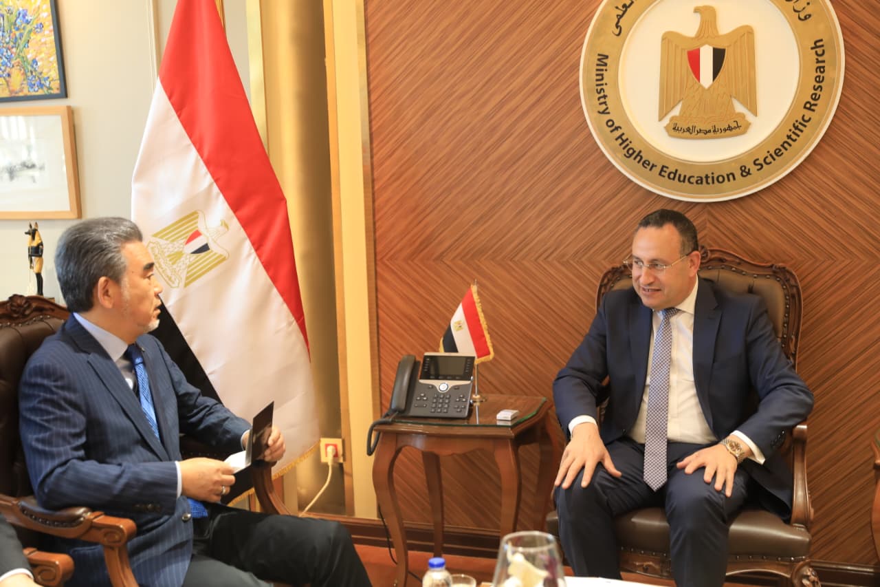 قنصوة يستقبل رئيس جامعة هيروشيما اليابانية لبحث تعزيز التعاون التعليمي والبحث