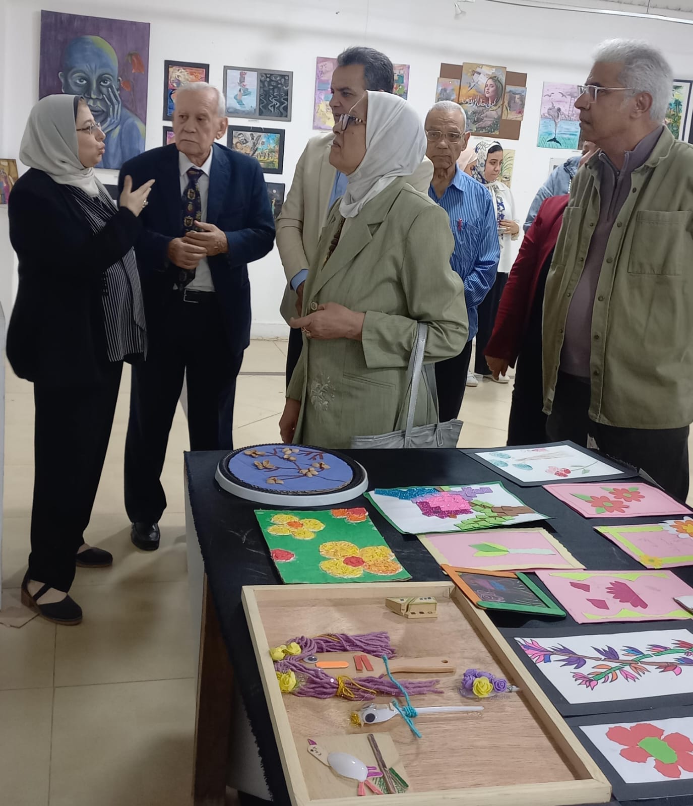 معرض بكلية التربية الفنية بجامعة العاصمة العلاج بالفن