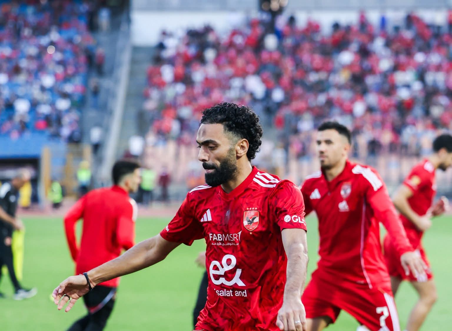 الأهلي يتقدم علي الزمالك في الشوط الأول بثنائية بن شرقي والشحات