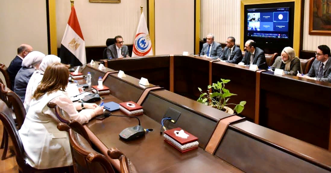 وزير الصحة يعقد اجتماعاً مع نخبة خبراء لبحث تطوير منظومة زراعة الأعضاء
