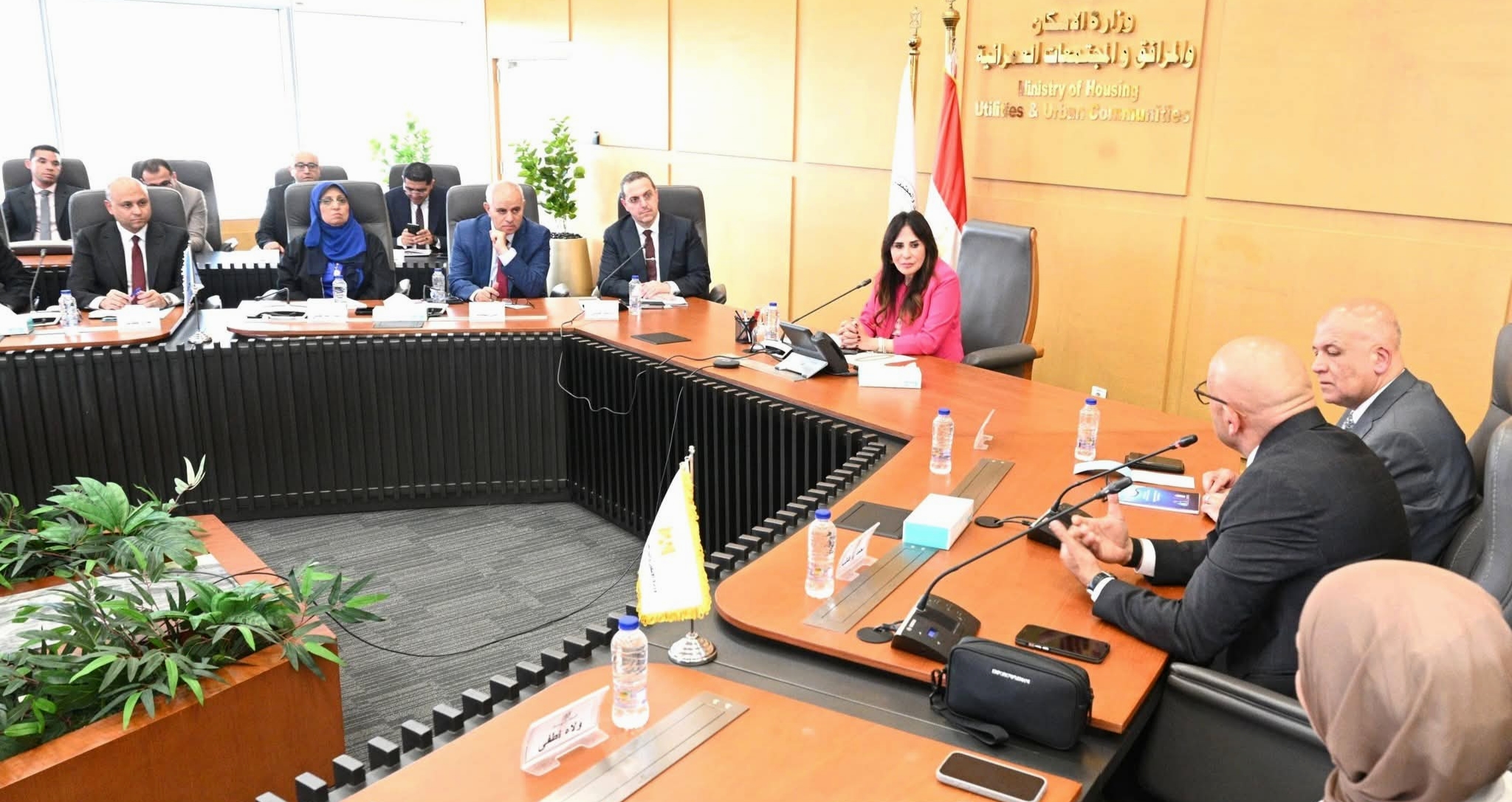 وزيرة الإسكان تعقد اجتماعاً مع مسئولي شركة مدن مصر.. تفاصيل
