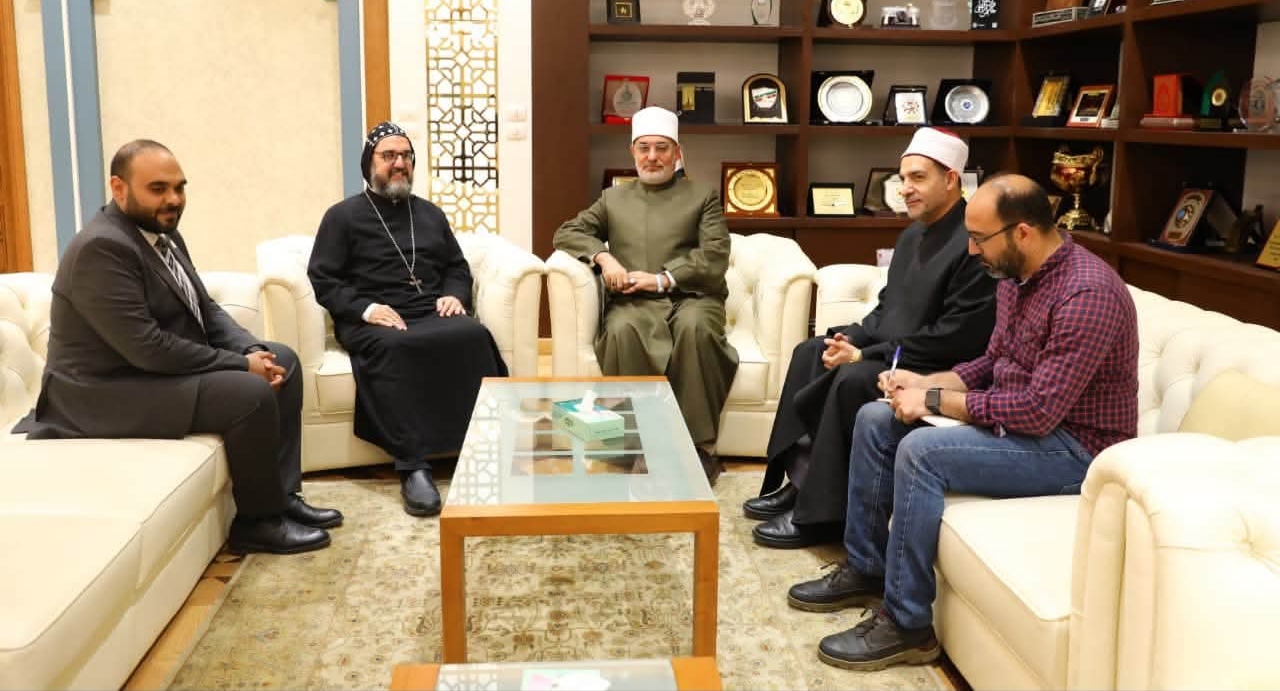 مفتي الجمهورية يستقبل كاهن الكنيسة السريانية في مصر للتهنئة بعيد الأضحى المبارك