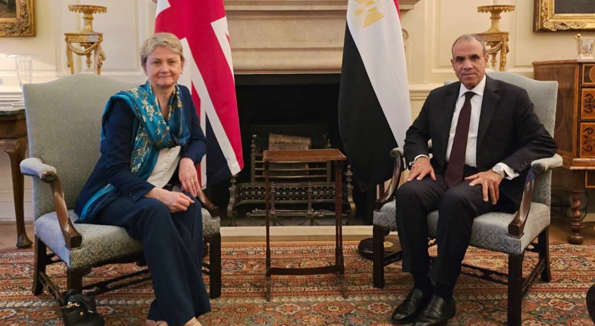وزيرا خارجية مصر والمملكة المتحدة يبحثان سبل تعزيز العلاقات الثنائية