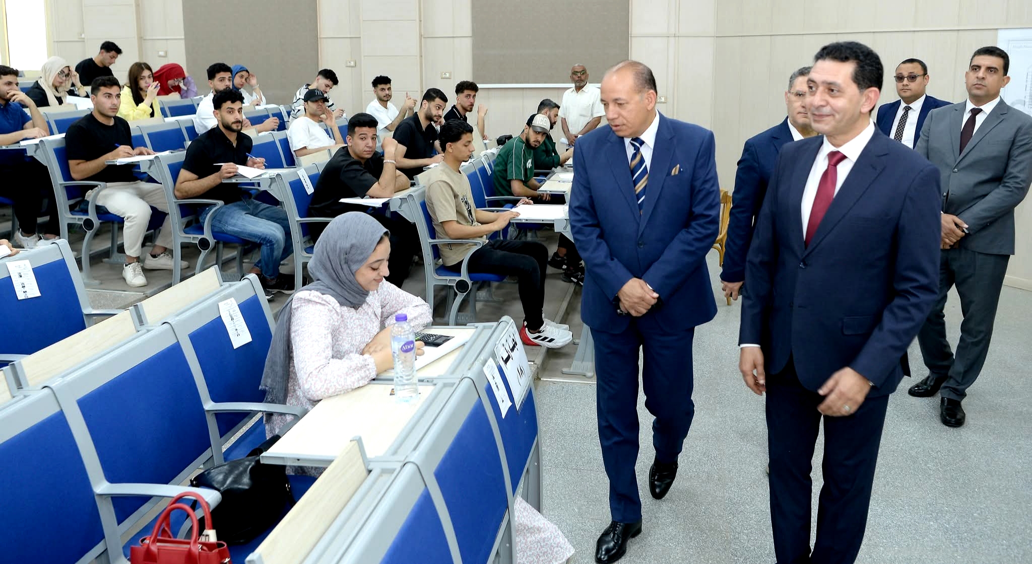 رئيس جامعة المنصورة يواصل جولاته لتفقد سير الامتحانات بكليات الجامعة