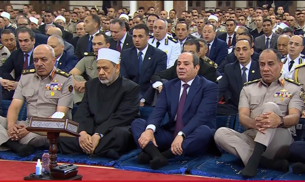 الرئيس السيسي يشارك قادة القوات المسلحة وكبار المسؤولين تناول الإفطار بمقر القيادة الاستراتيجية