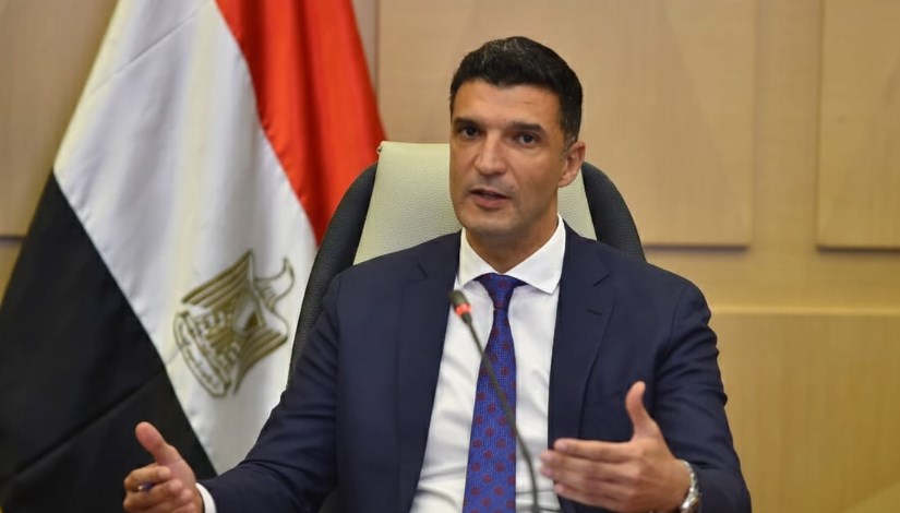 وزير الصناعة يصدر قراراً باعتماد اشتراطات تراخيص مصانع مستحضرات التجميل