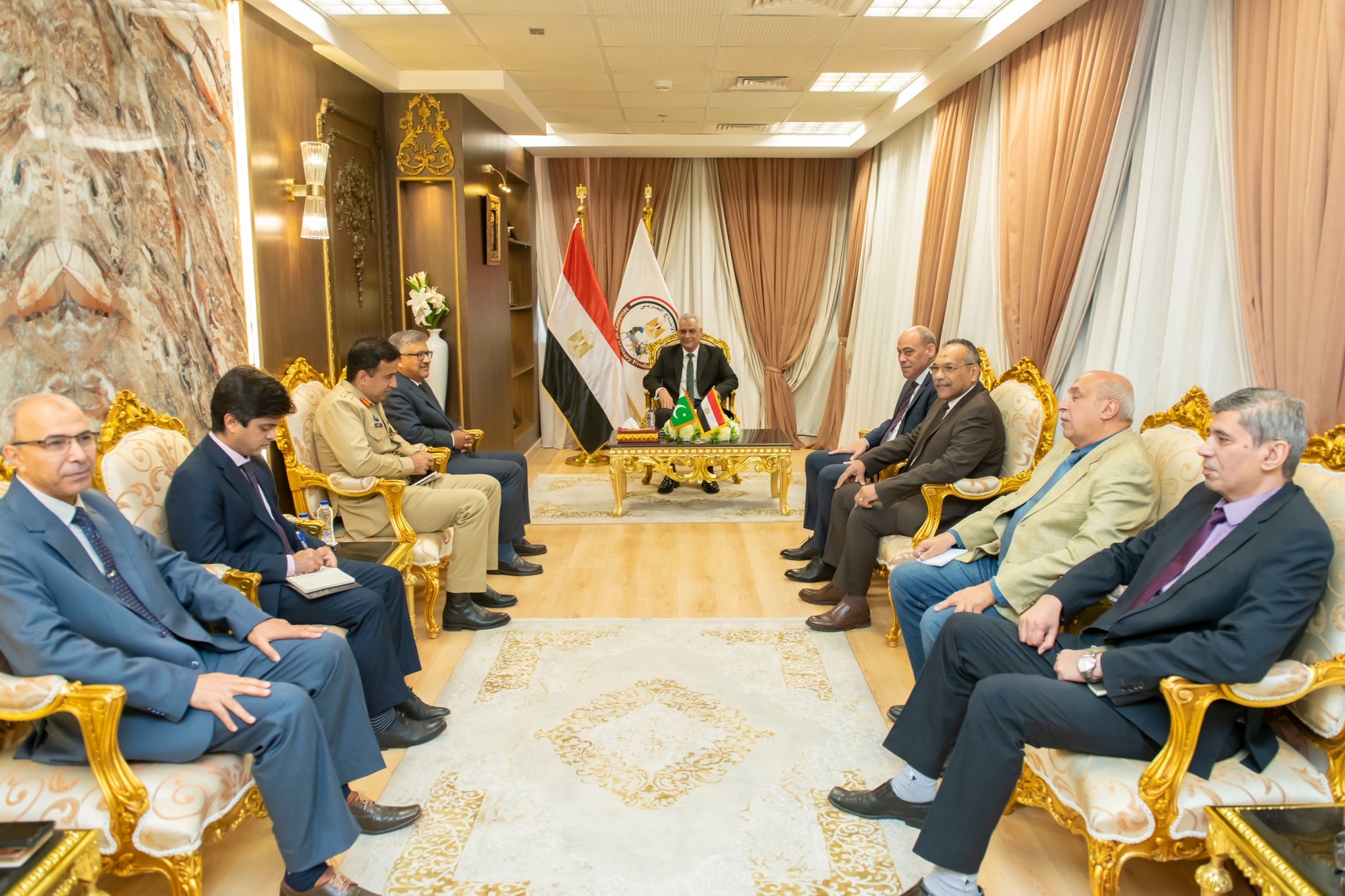 وزير الانتج الحربي يبحث سبل تعزيز التعاون المشترك مع باكستان