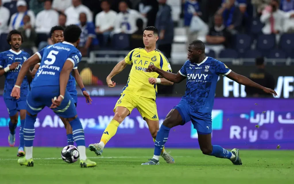 كلاسيكوالرياض:الهلال يحقق التعادل أمام النصر ويؤجل حسم لقب الدوري السعودي