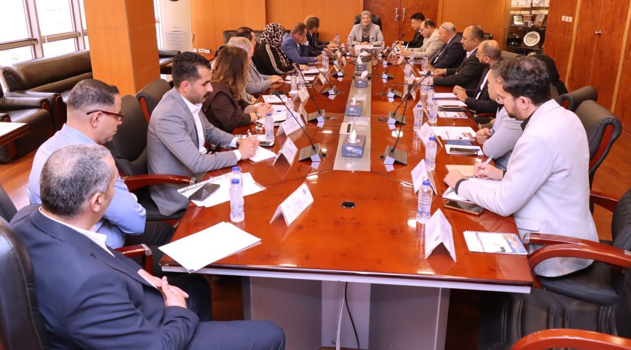 هيئة التنمية الصناعية تبحث سبل تعزيز الاستثمار مع جمعية مستثمري العاشر من رمضان