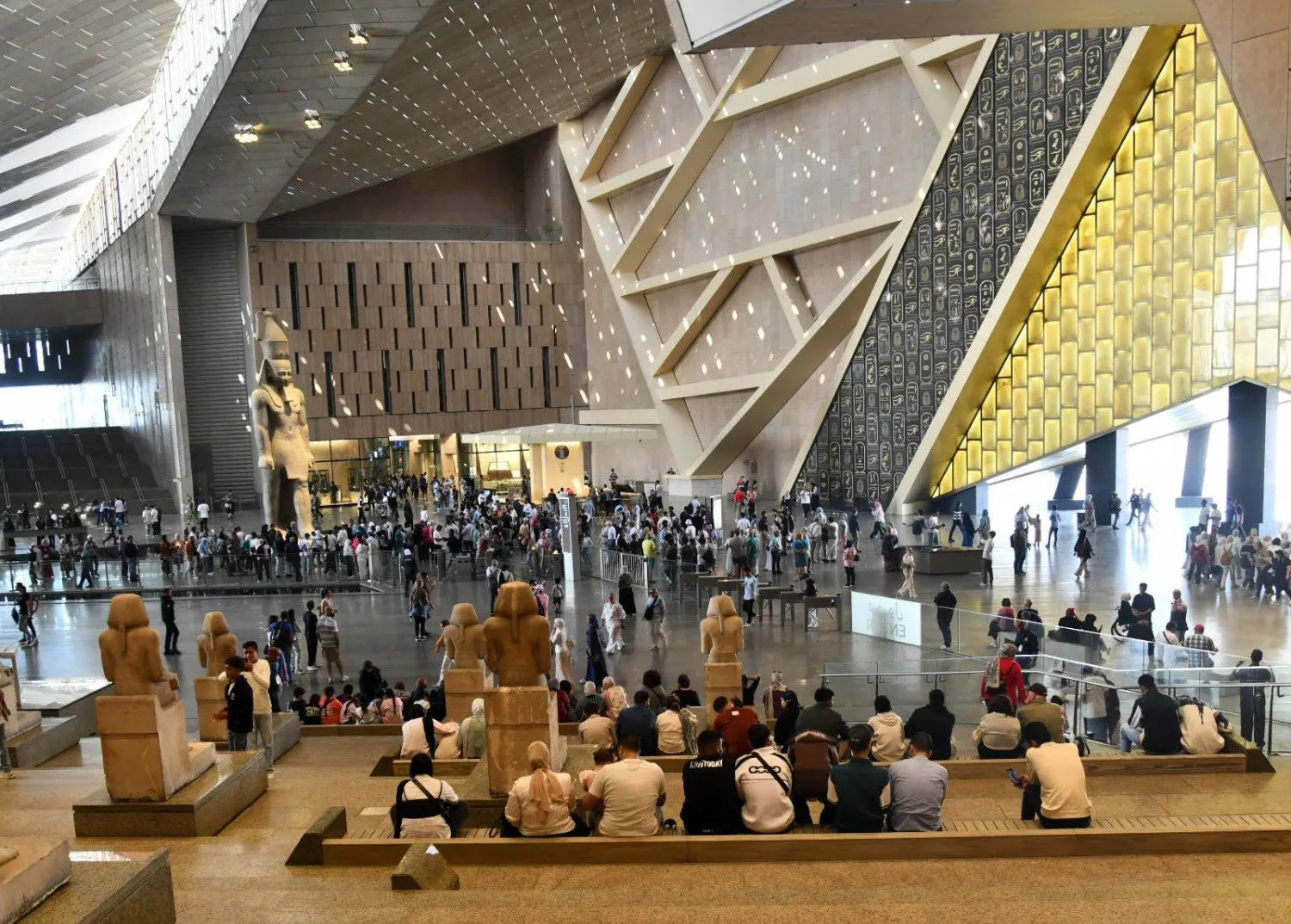 حبس 3 موظفين لاتهامهم بإعادة استخدام تذاكر المتحف المصري الكبير