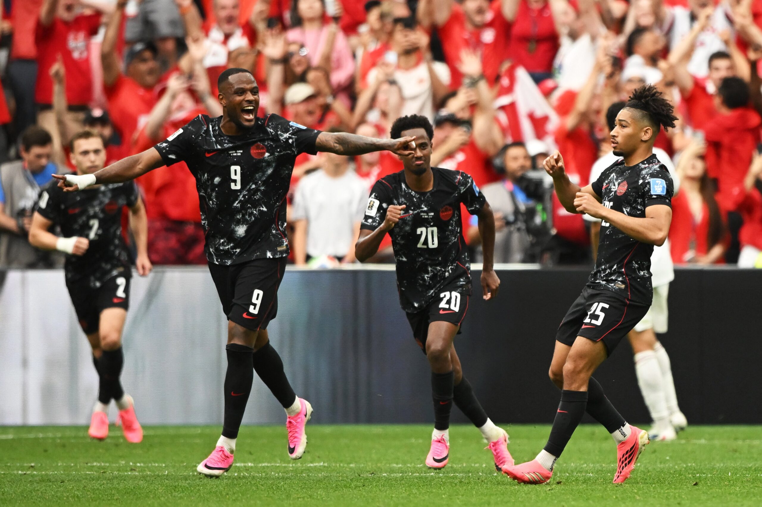 التاريخ يُكتب في المونديال.. كندا تكتسح قطر وتحقق انتصارها الأول في تاريخ كأس العالم