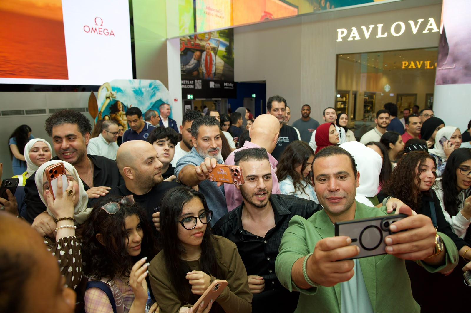 «صقر وكناريا» يغزو سينمات دبي وسط تفاعل جماهيري وإعلامي كبير