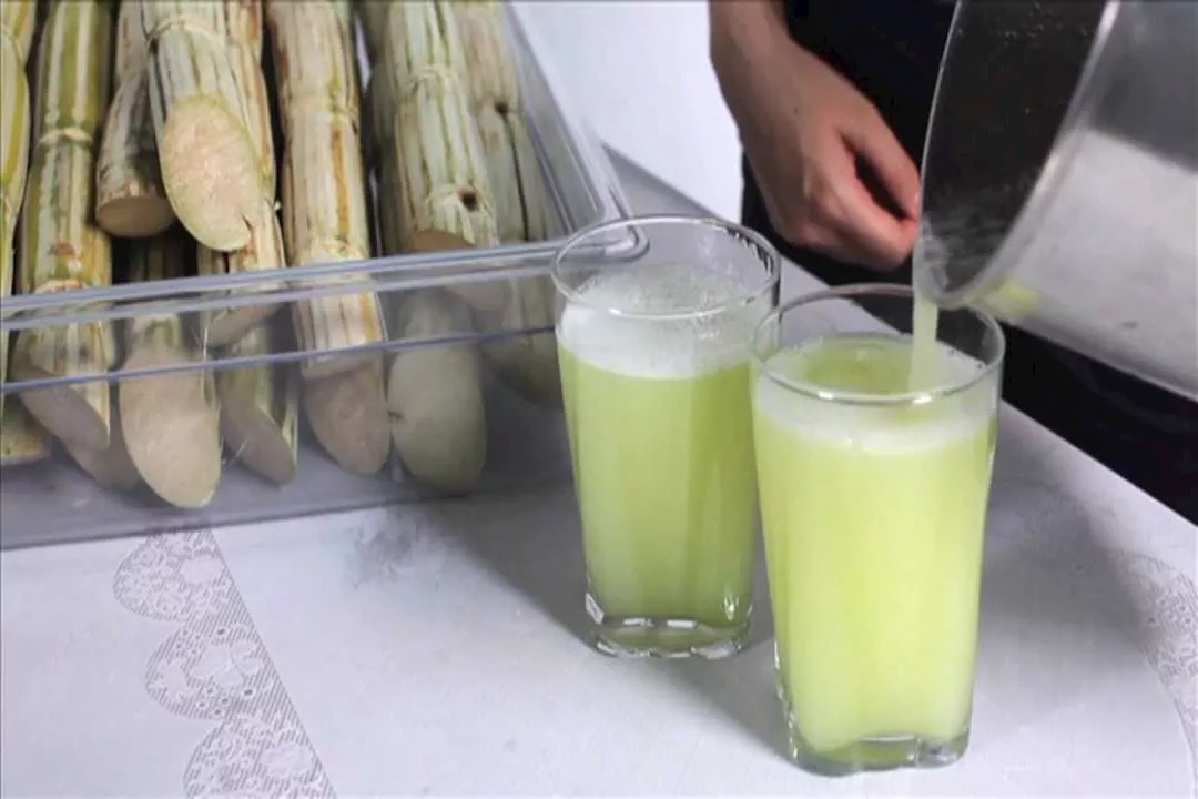 بياض ناصع بطعم الخطر.. كيف تكشف غش عصير القصب بمادة ثاني أكسيد التيتانيوم؟