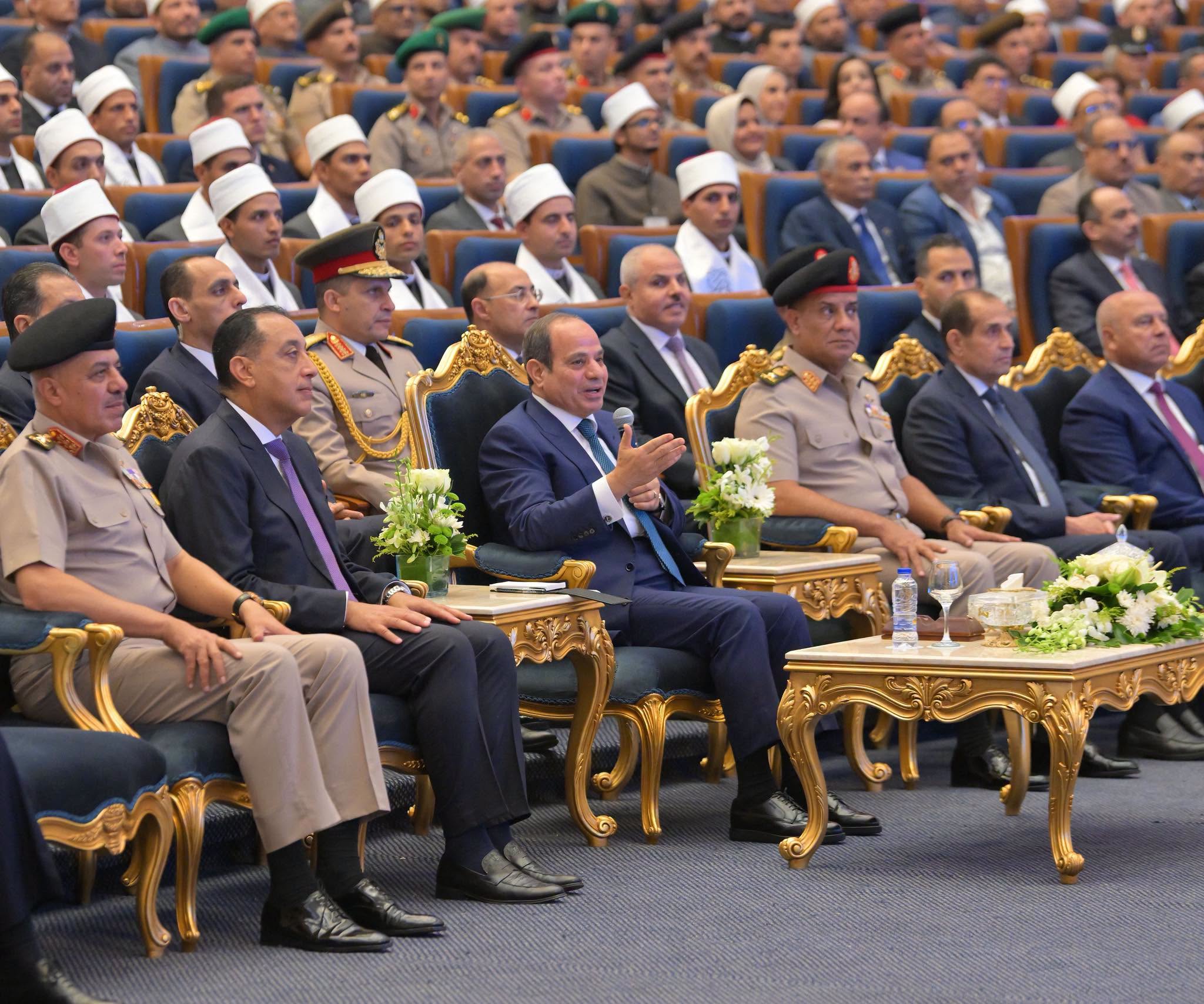 الرئيس السيسي يشهد تخريج الدورة الثالثة لأئمة الأوقاف من الأكاديمية العسكرية