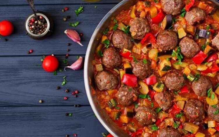 كفتة داوود باشا التركية بالصلصة