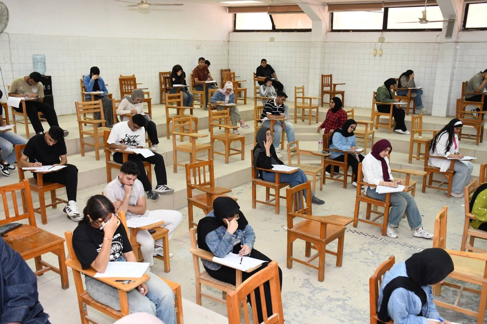 انتظام امتحانات الطب البيطري بجامعة قناة السويس