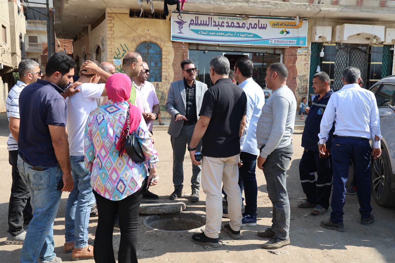 رئيس مياه القليوبية يتابع ميدانياً مطالب المواطنين بقرية العبادلة بمركز طوخ