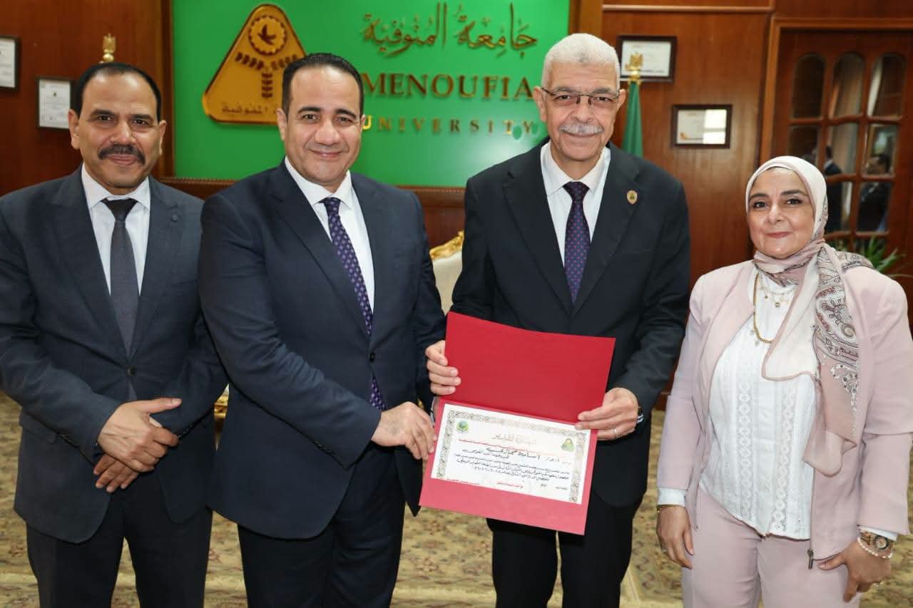 رئيس جامعة المنوفية يكرم الكليات الفائزة في مسابقة التميز البيئي للفصل الدراسي الثاني