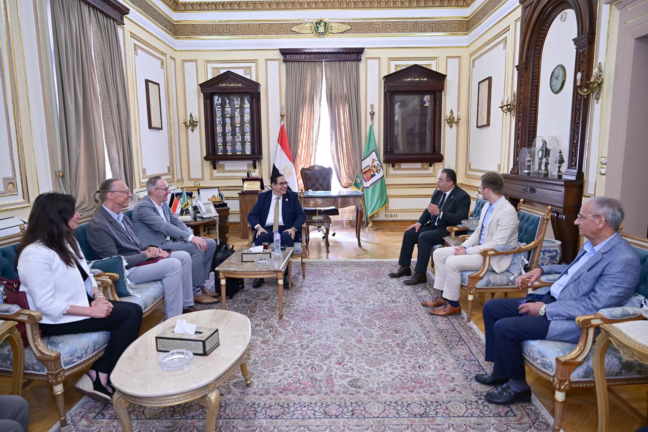 عبد الصادق يستقبل وفد هيئة ASIIN الألمانية لتجديد الاعتماد الدولي لبرنامج تكنولوجيا وتصنيع الأغذية بكلية الزراعة