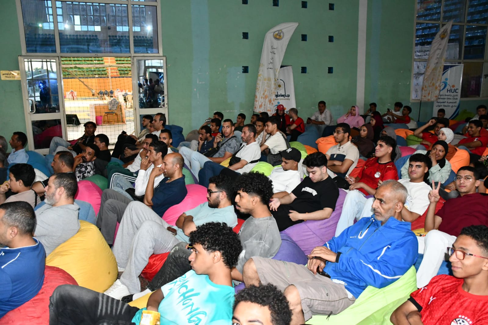 الجماهير تهتف باسم مصر في Fan Zone جامعة العاصمة