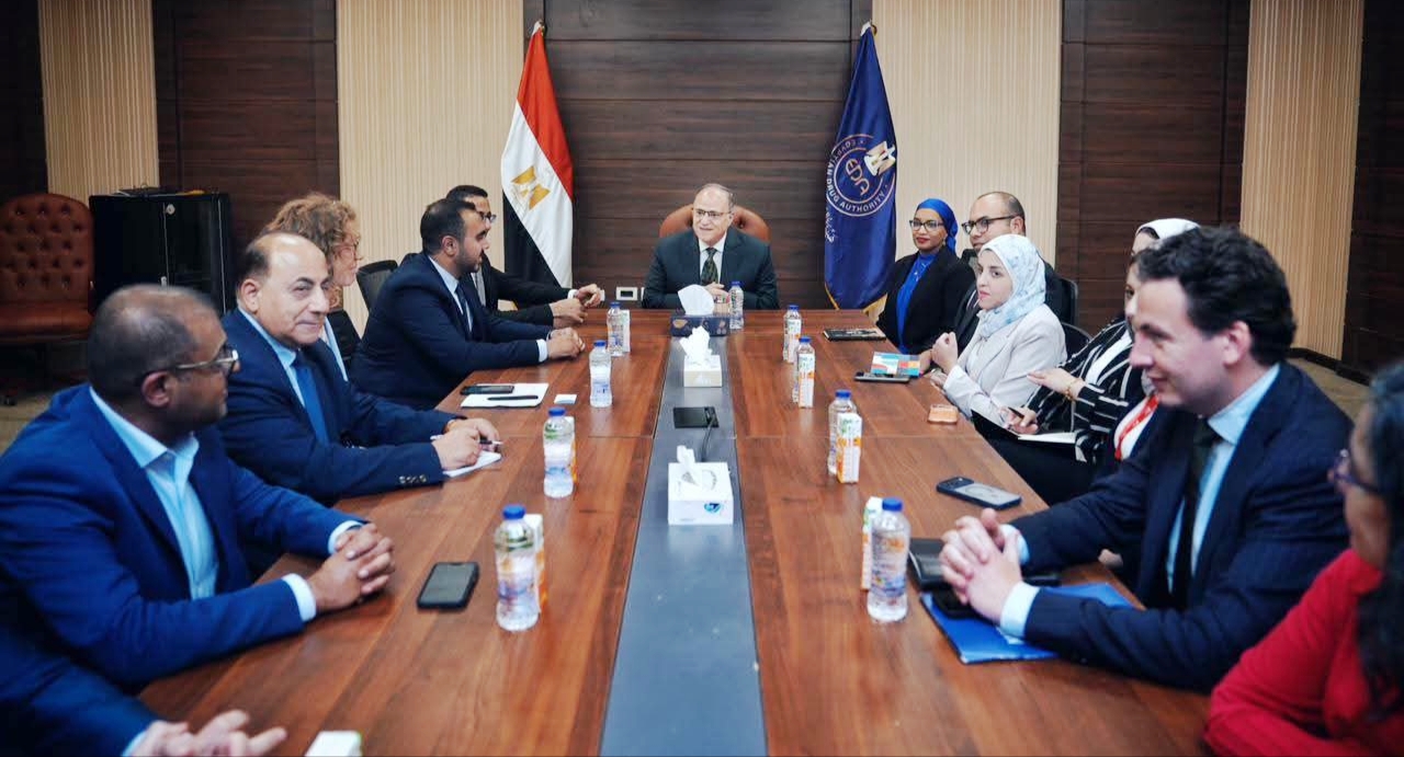 رئيس هيئة الدواء المصرية يبحث مع وفد من الشركات الدنماركية فرص التعاون والاستثمار