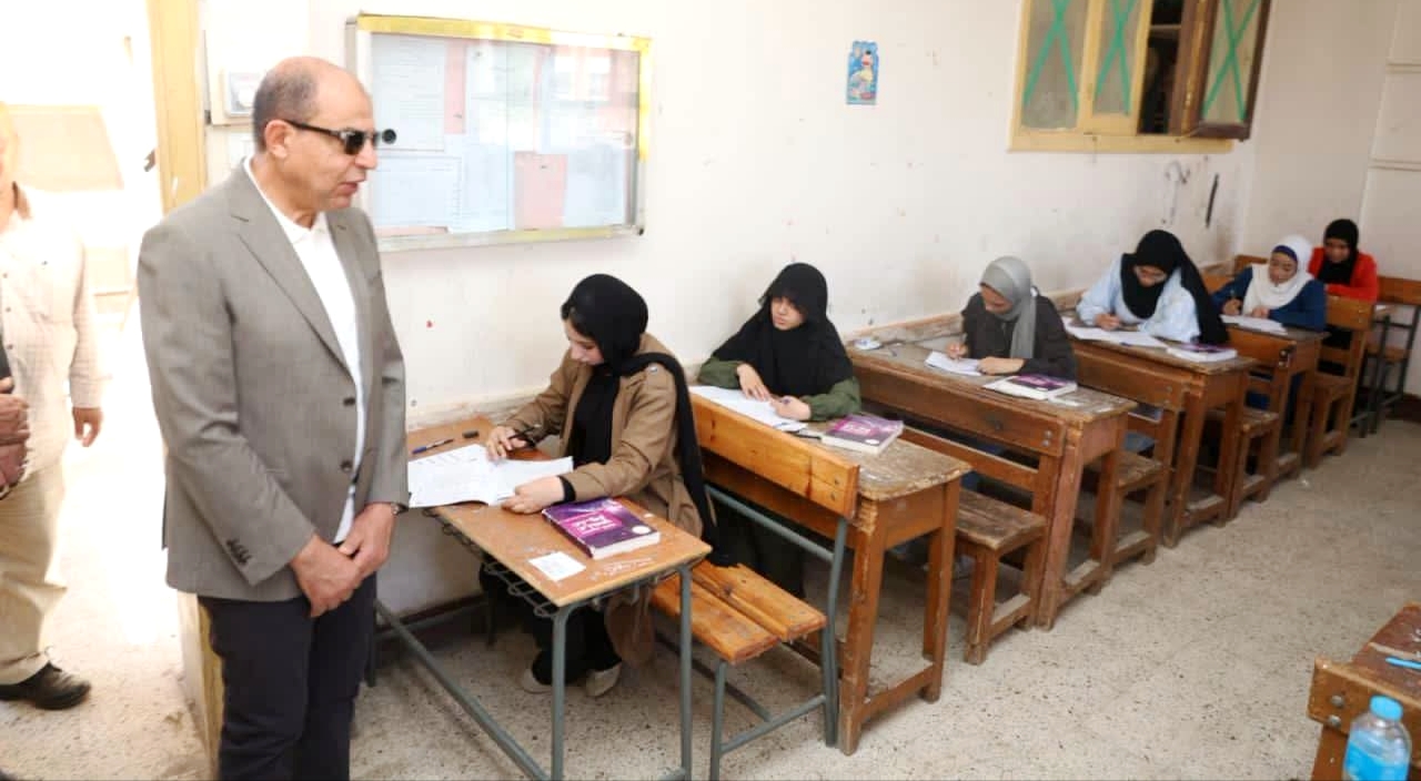 محافظ المنيا يتفقد لجان امتحانات الثانوية العامة ويوجه بتوفير الأجواء المناسبة للطلاب