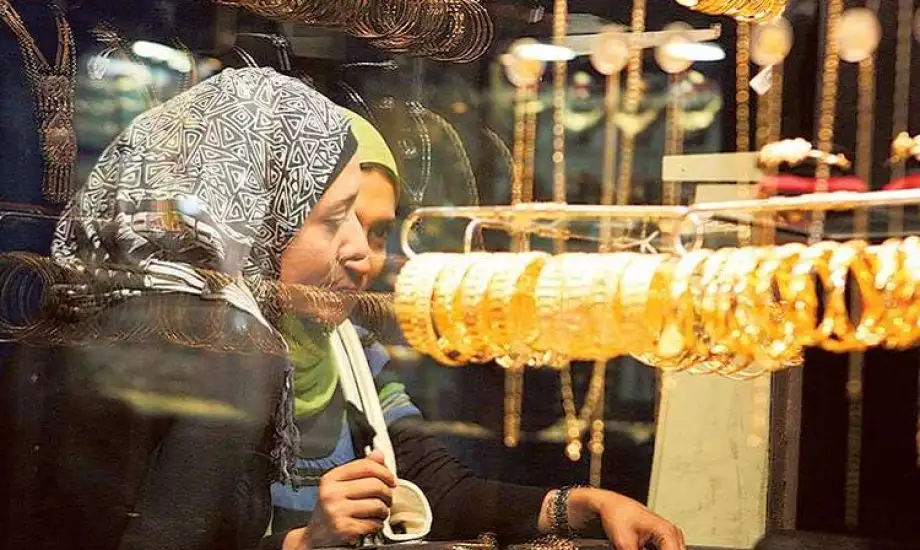 أسباب ارتفاع مصنعية الذهب رغم تراجع الأسعار.. خبيرة تكشف التفاصيل