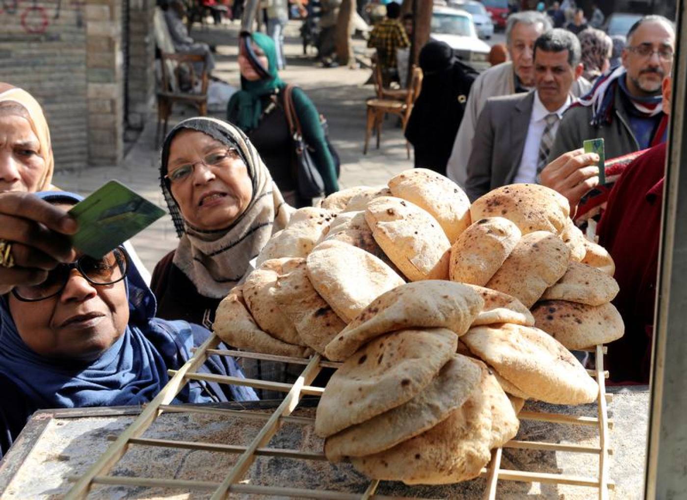 مفاجأة بشأن تقليل عدد أرغفة الخبز المدعم.. تفاصيل