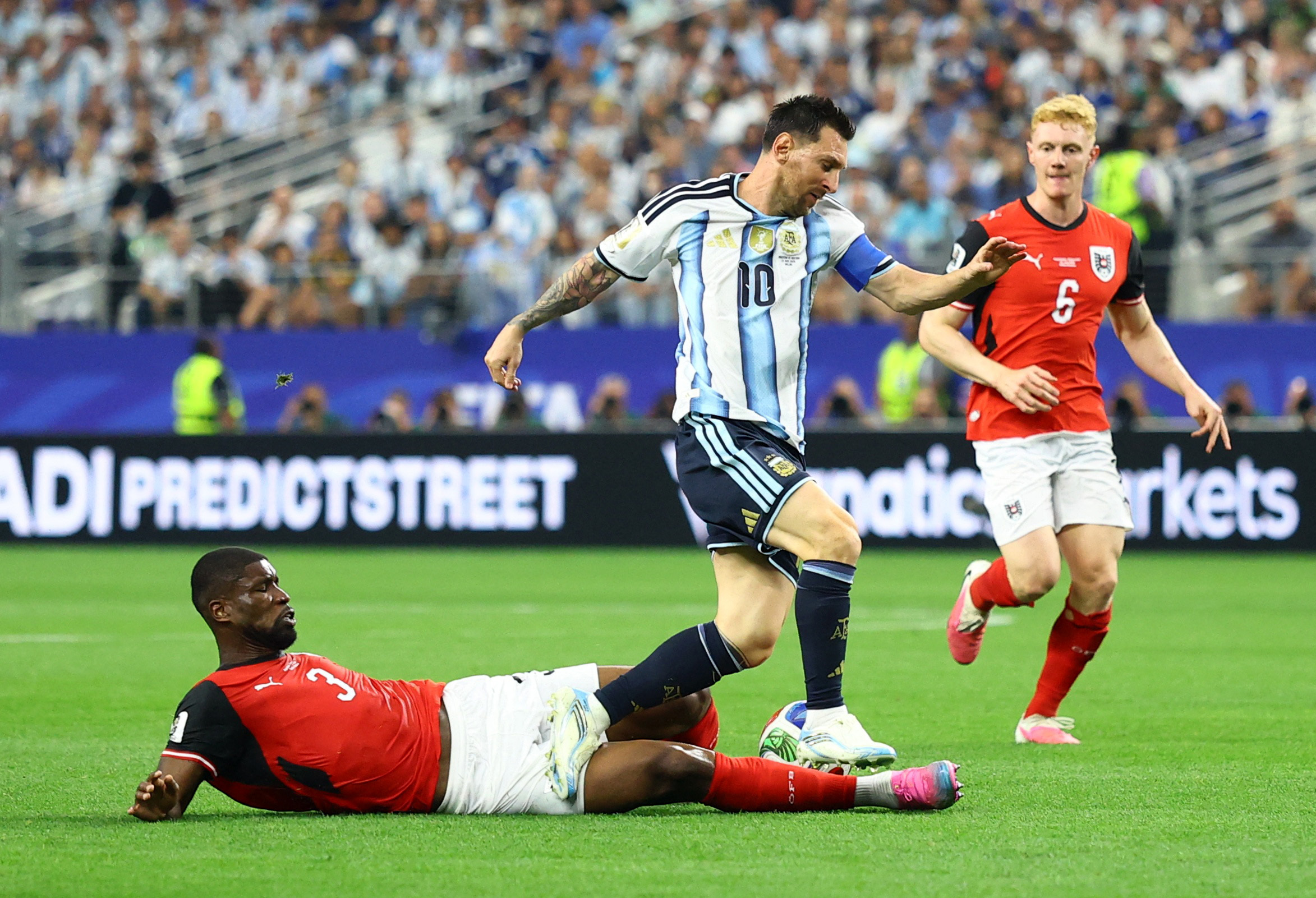 ميسي وألفاريز يقودان هجوم الأرجنتين أمام مصر في كأس العالم