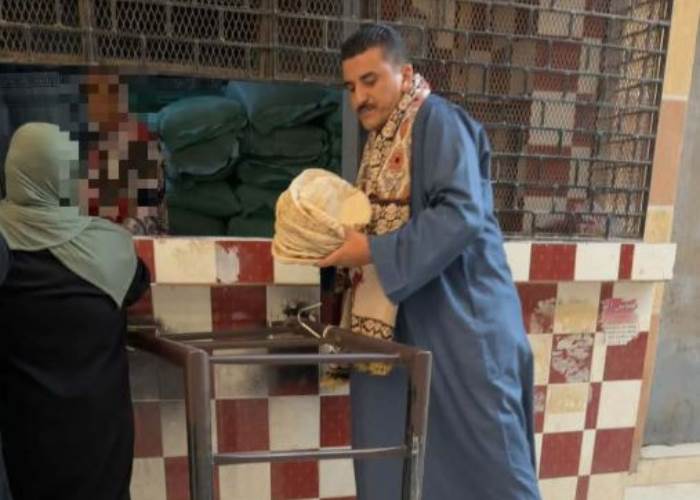 مسؤول تمويني يتنكر لضبط مخالفات بيع الخبز المدعم