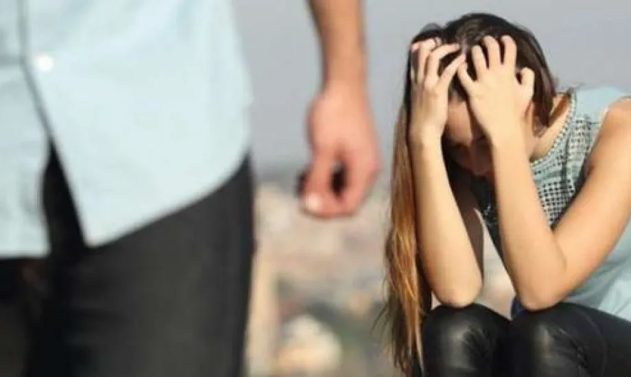 حكاية فني تكييف صور عروسين في شهر العسل بكاميرا سرية داخل غرفة النوم