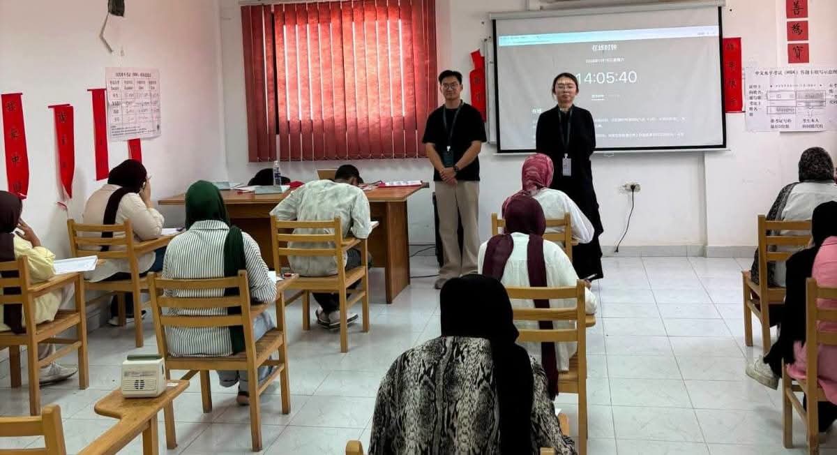 جامعة قناة السويس تستضيف اختبارات HSK وHSKK الدولية لقياس كفاءة اللغة الصينية بمشاركة 66 دارسًا