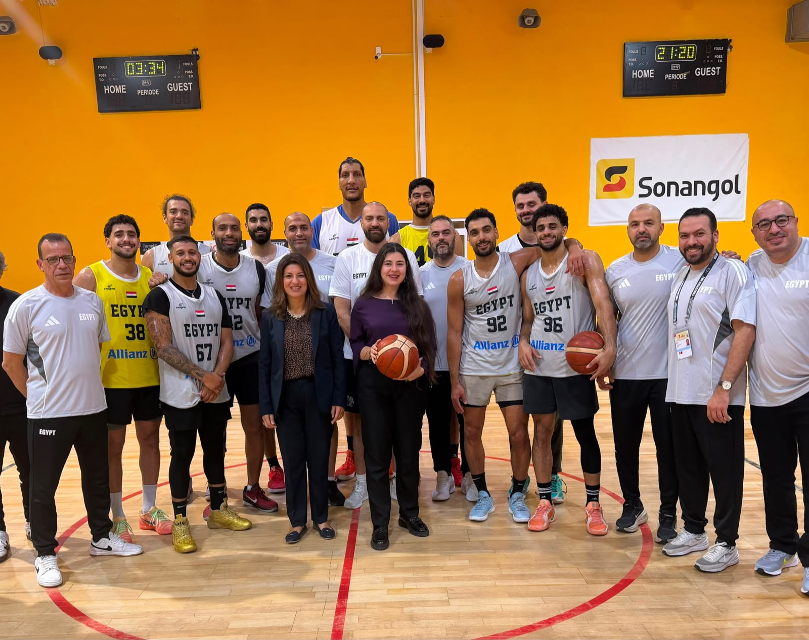 سفيرة مصر في أنجولا تستقبل بعثة منتخب مصر قبل انطلاق تصفيات كأس العالم للسلة